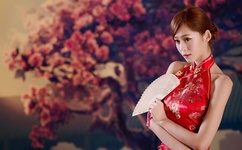 夏季短袖女生乳突图片